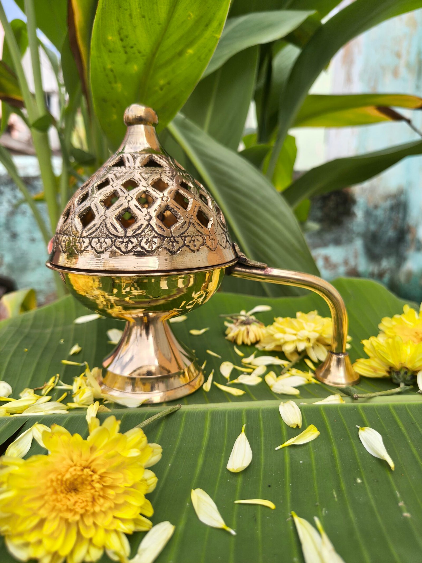 Brass Dhoop Dani with Handle – 5 Inch | Sambrani, Loban & Dhoop Burner for Pooja & Home Purification