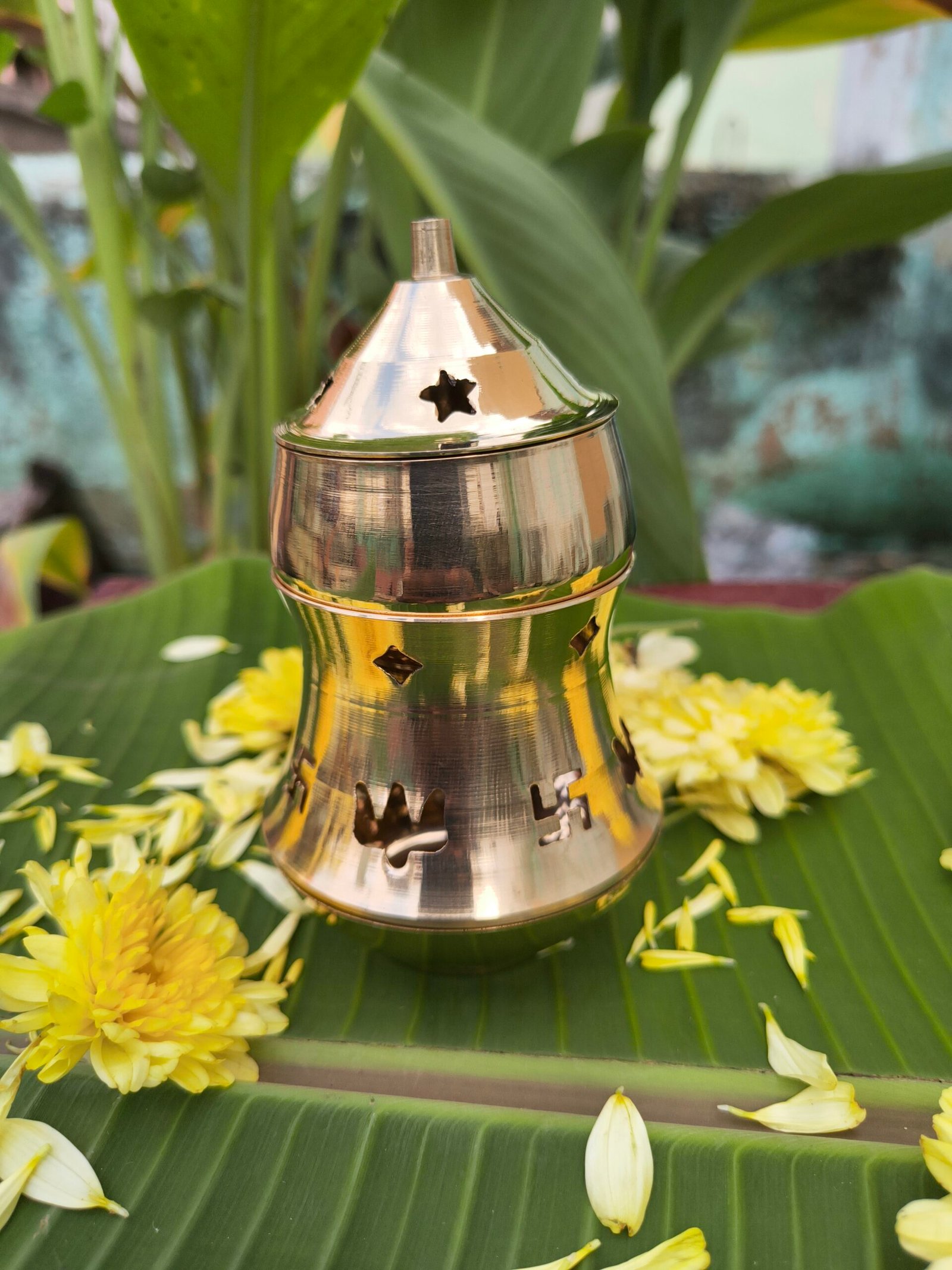 Patcha Karpoora Brass Vilakku 5 Inch (200g) +Free Patcha Karpooram - 1Box Pure Brass Pooja Lamp for Wealth, Vastu & Positive Energy
