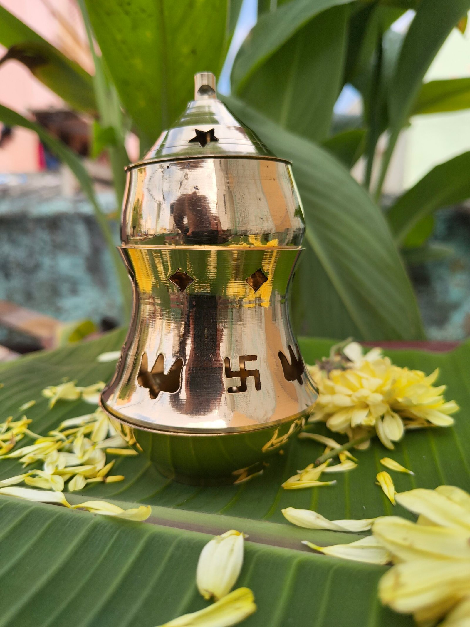 Patcha Karpoora Brass Vilakku 5 Inch (200g) +Free Patcha Karpooram - 1Box Pure Brass Pooja Lamp for Wealth, Vastu & Positive Energy - Image 3