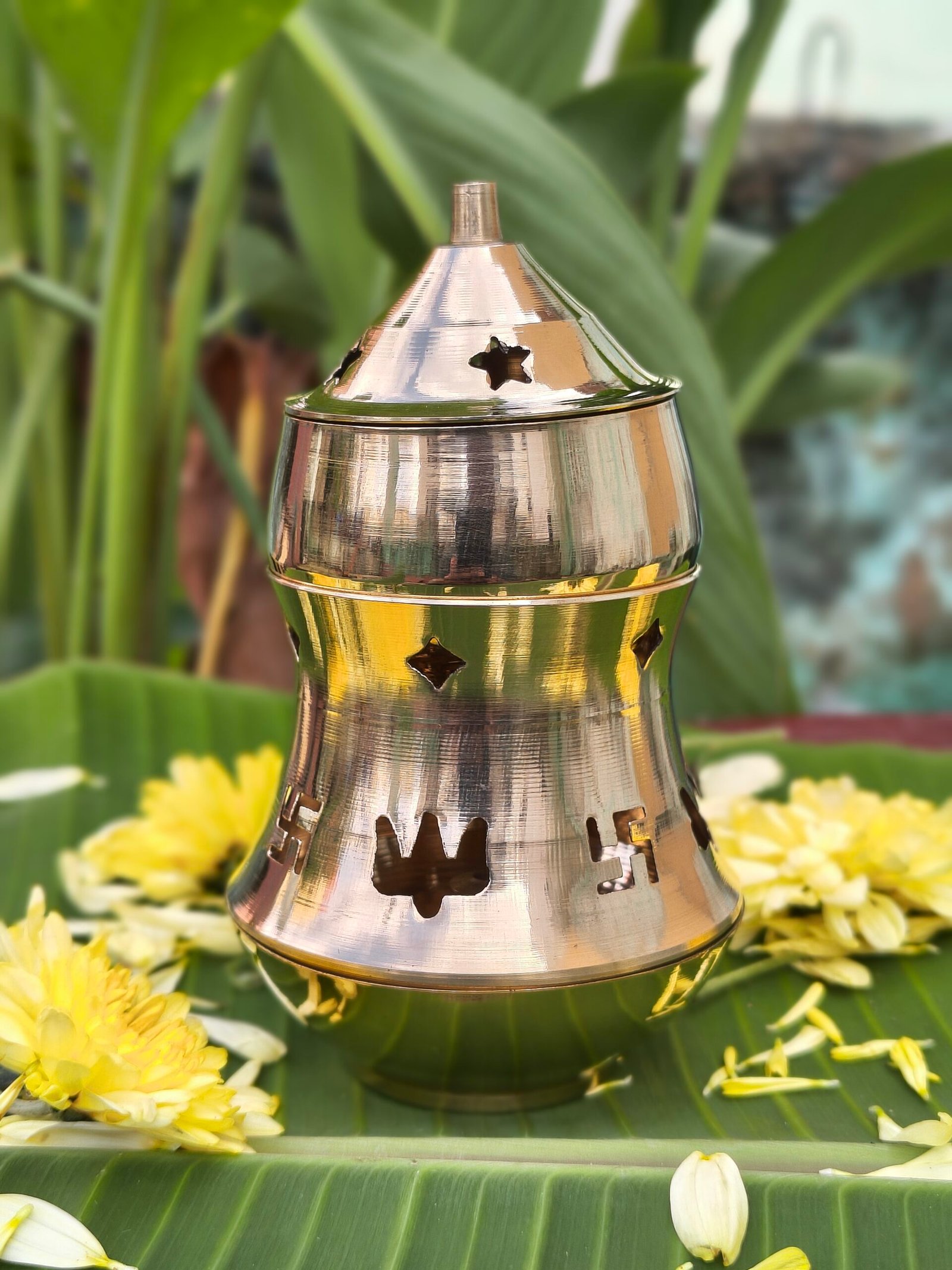 Patcha Karpoora Brass Vilakku 5 Inch (200g) +Free Patcha Karpooram - 1Box Pure Brass Pooja Lamp for Wealth, Vastu & Positive Energy - Image 2